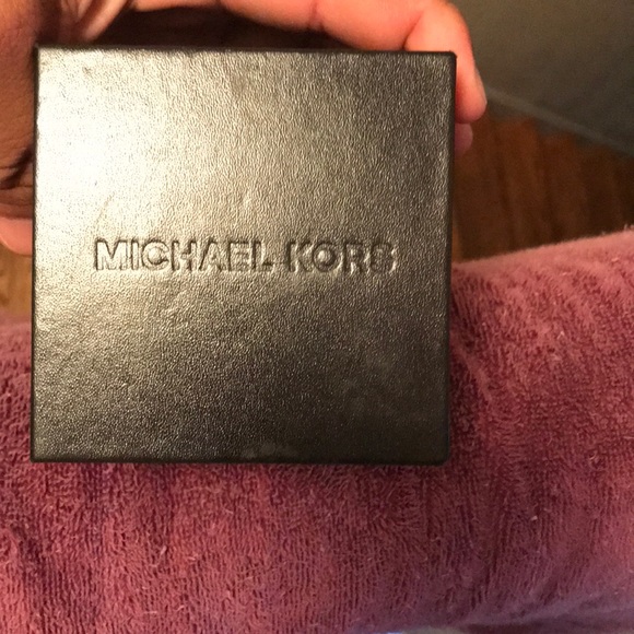 gold world micheal kors watch! good condition💯 - Picture 3 of 4